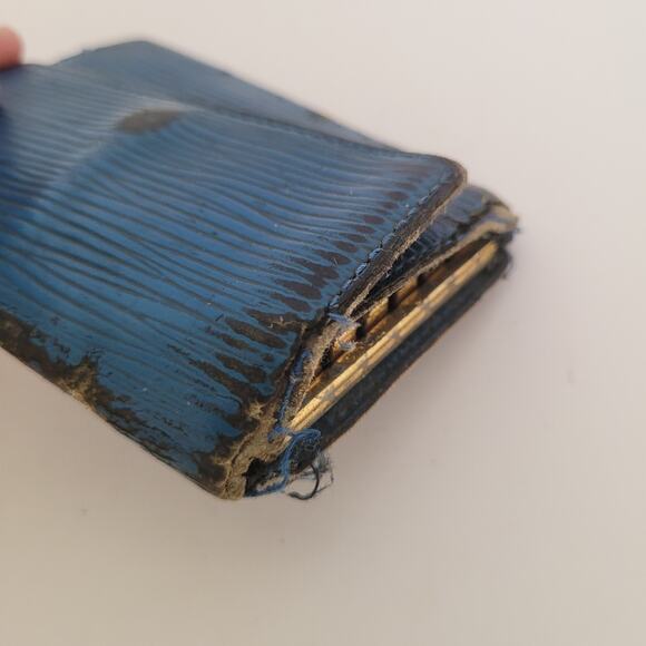 LOUIS VUITTON Blue Epi Leather 6 Hooks Key Holder Case Small Wallet Trifold Fair - Picture 9 of 9